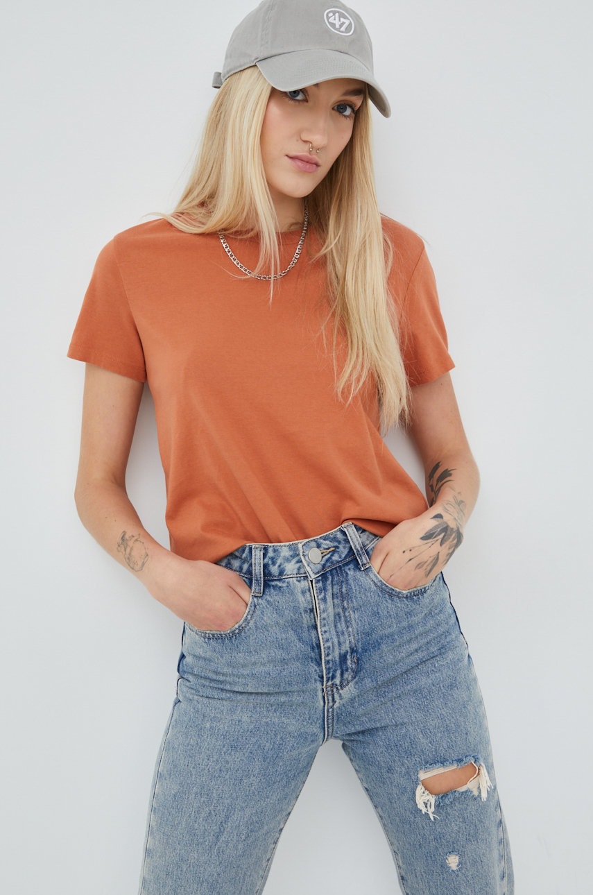 

Памучна тениска Levi's в оранжево, Оранжев