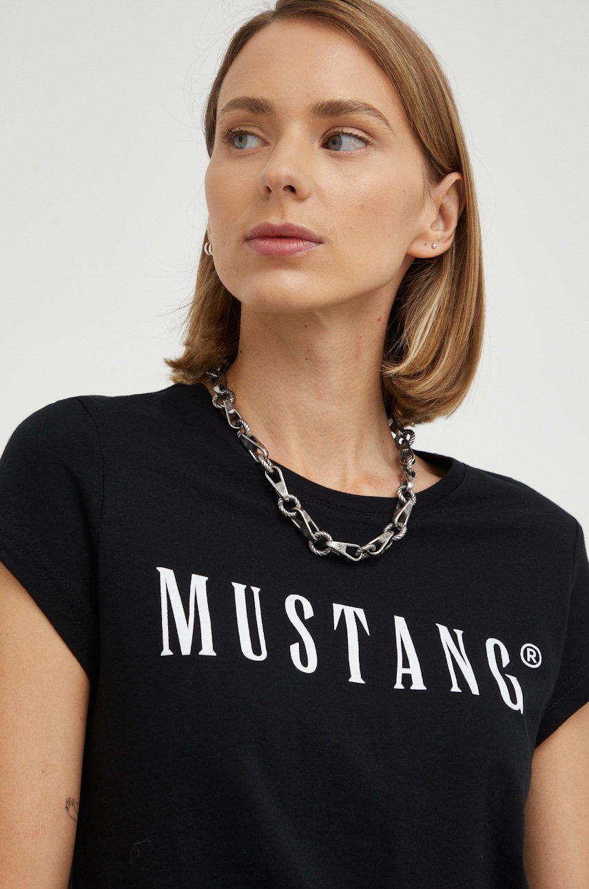 

Памучна тениска Mustang в черно, Черен