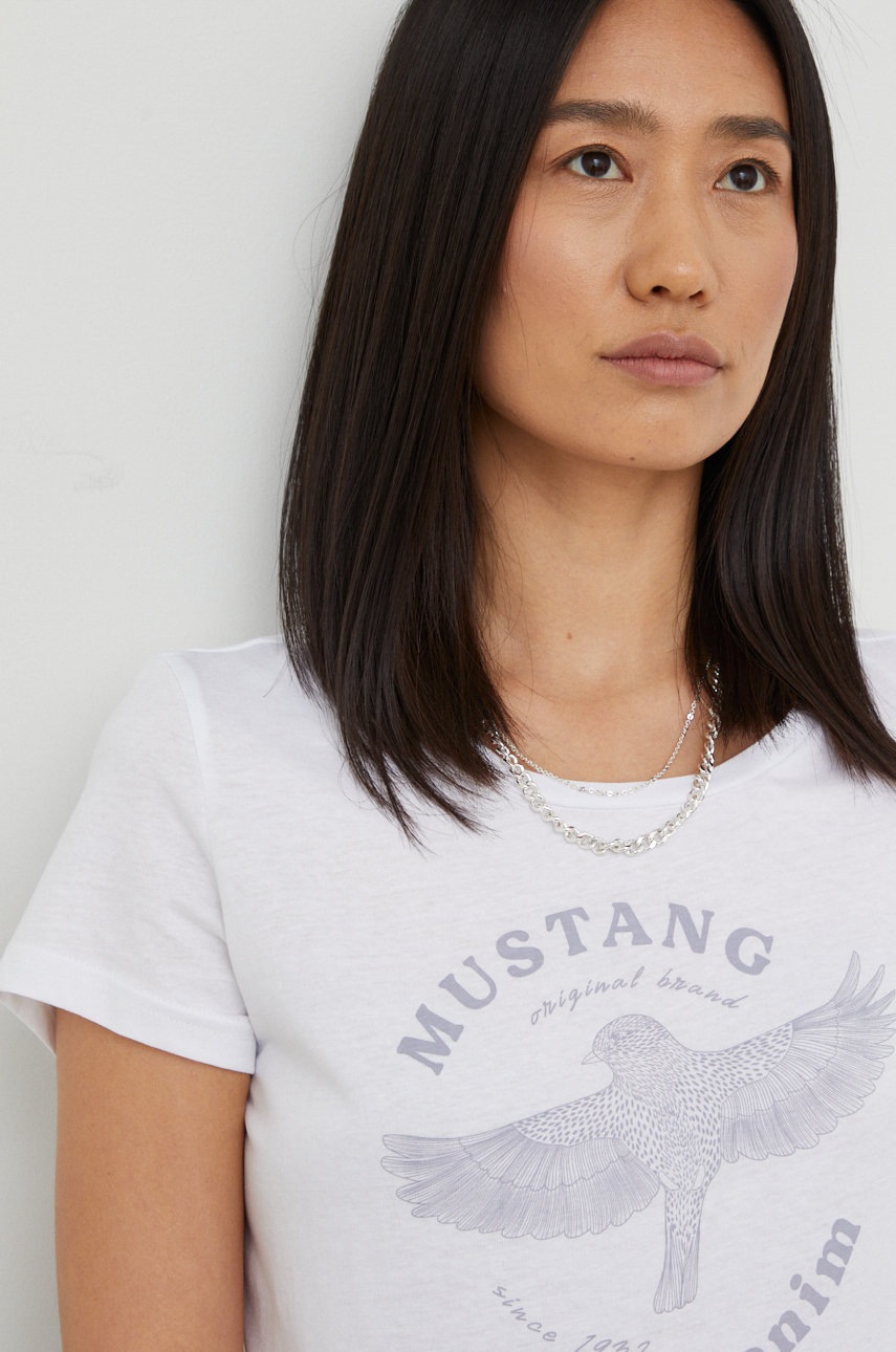 

Памучна тениска Mustang в бяло, Бял