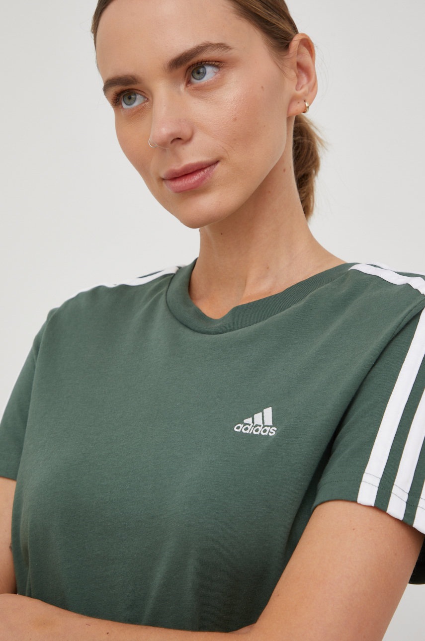 

Памучна тениска adidas в зелено, Зелен