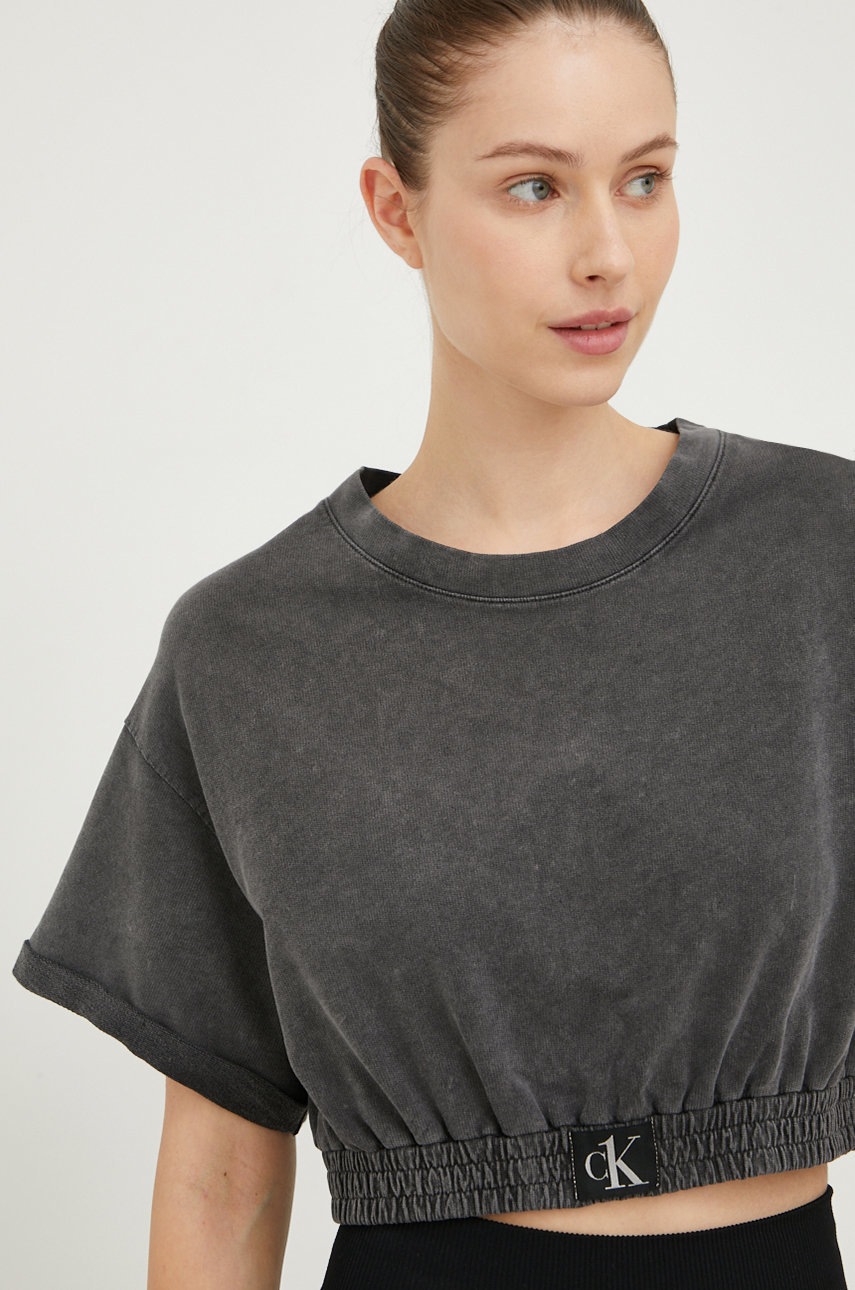 

Памучна тениска Calvin Klein в сиво, Сив