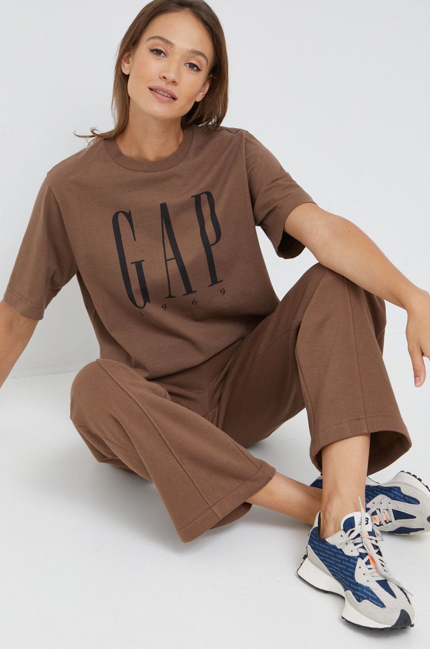 

Памучна тениска GAP в кафяво, Кафяв