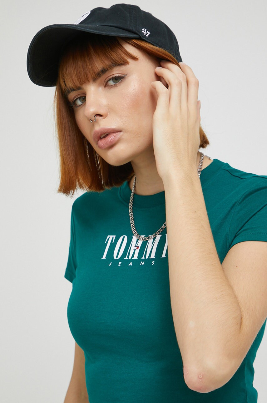 

Тениска Tommy Jeans в зелено, Зелен