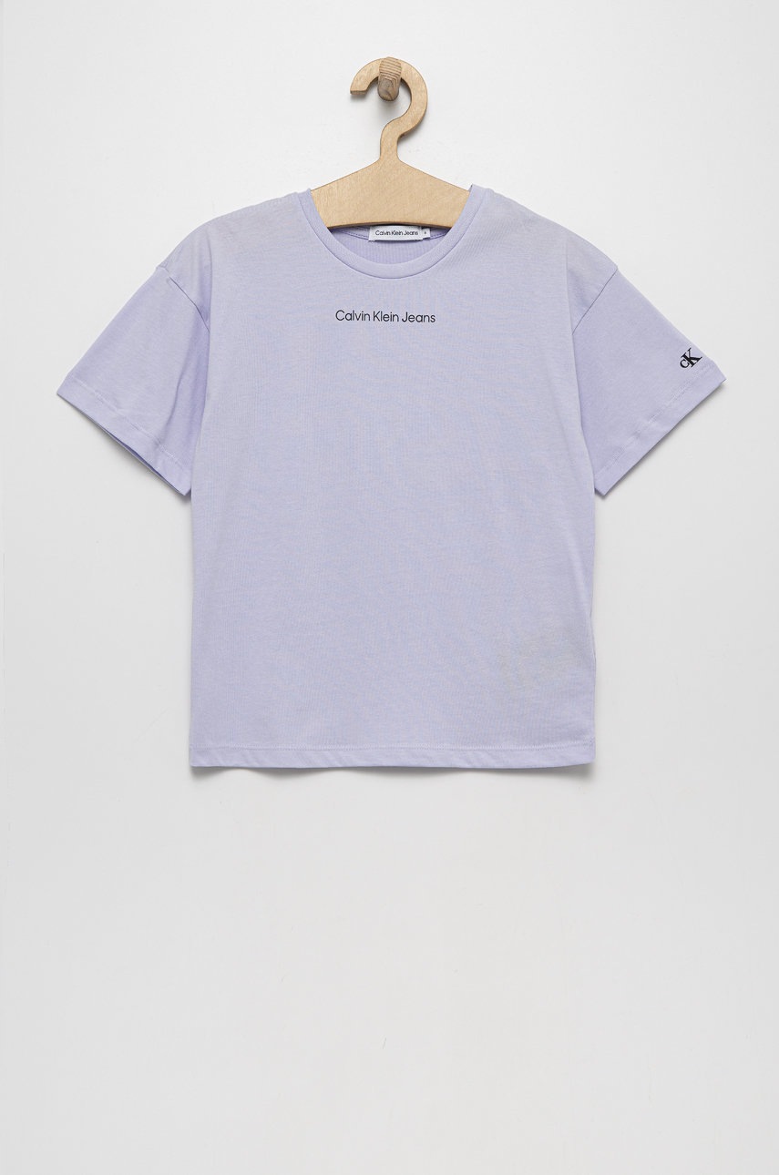 

Детска памучна тениска Calvin Klein Jeans в лилаво, Виолетов