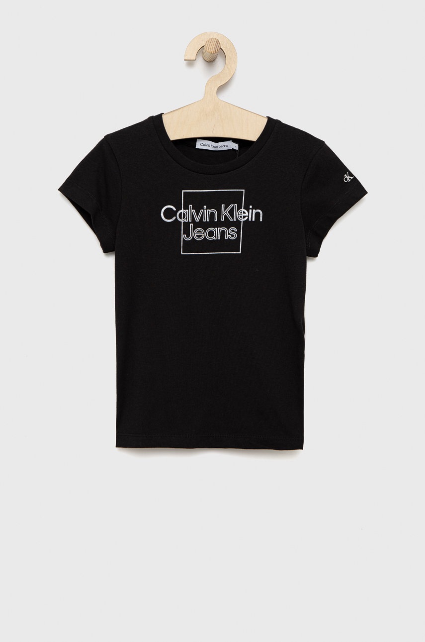 

Детска памучна тениска Calvin Klein Jeans в черно, Черен