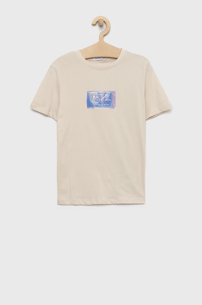 

Детска памучна тениска Calvin Klein Jeans в бежово, Бежов