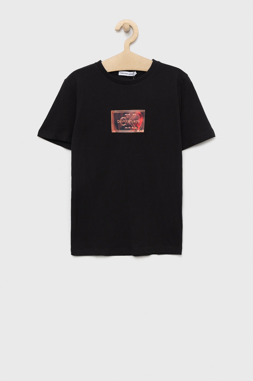 

Детска памучна тениска Calvin Klein Jeans в черно, Черен