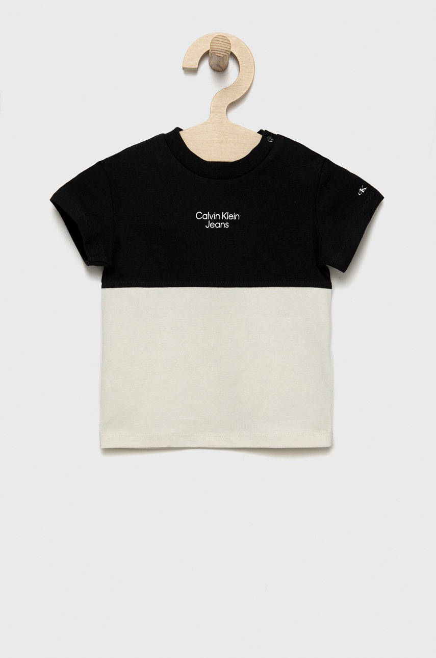 

Детска тениска Calvin Klein Jeans в черно с принт, Черен