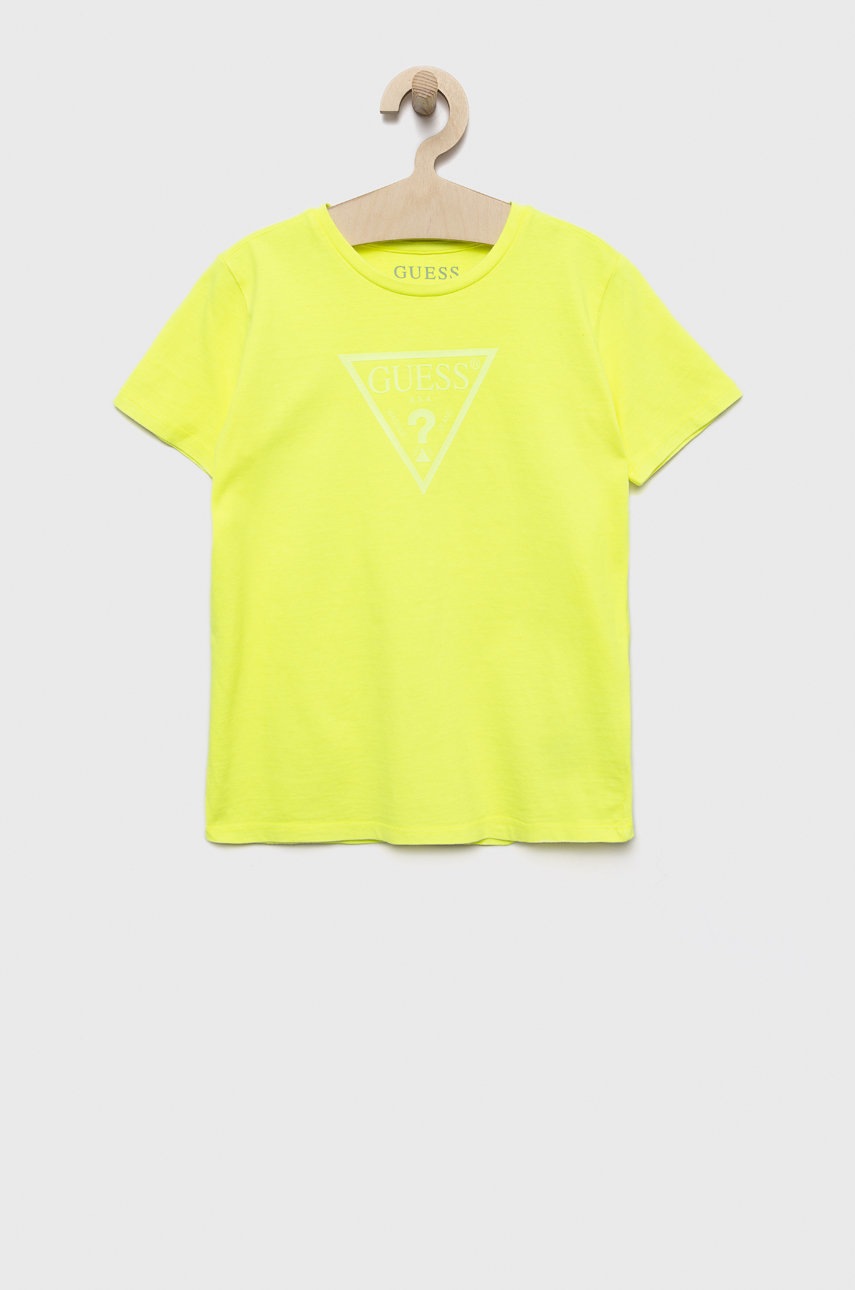 

Детска памучна тениска Guess в жълто с принт, Жълт