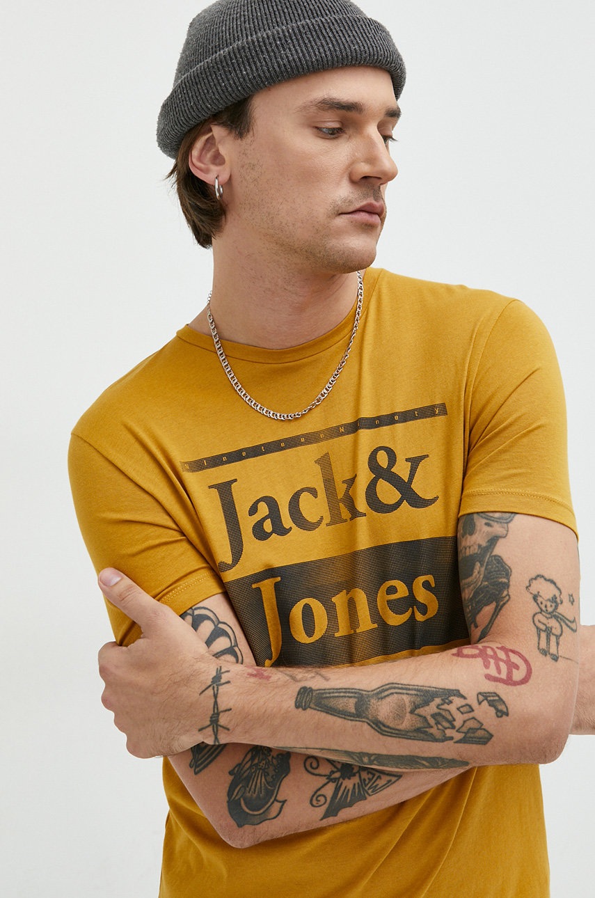 

Памучна тениска Jack & Jones в жълто с принт, Жълт