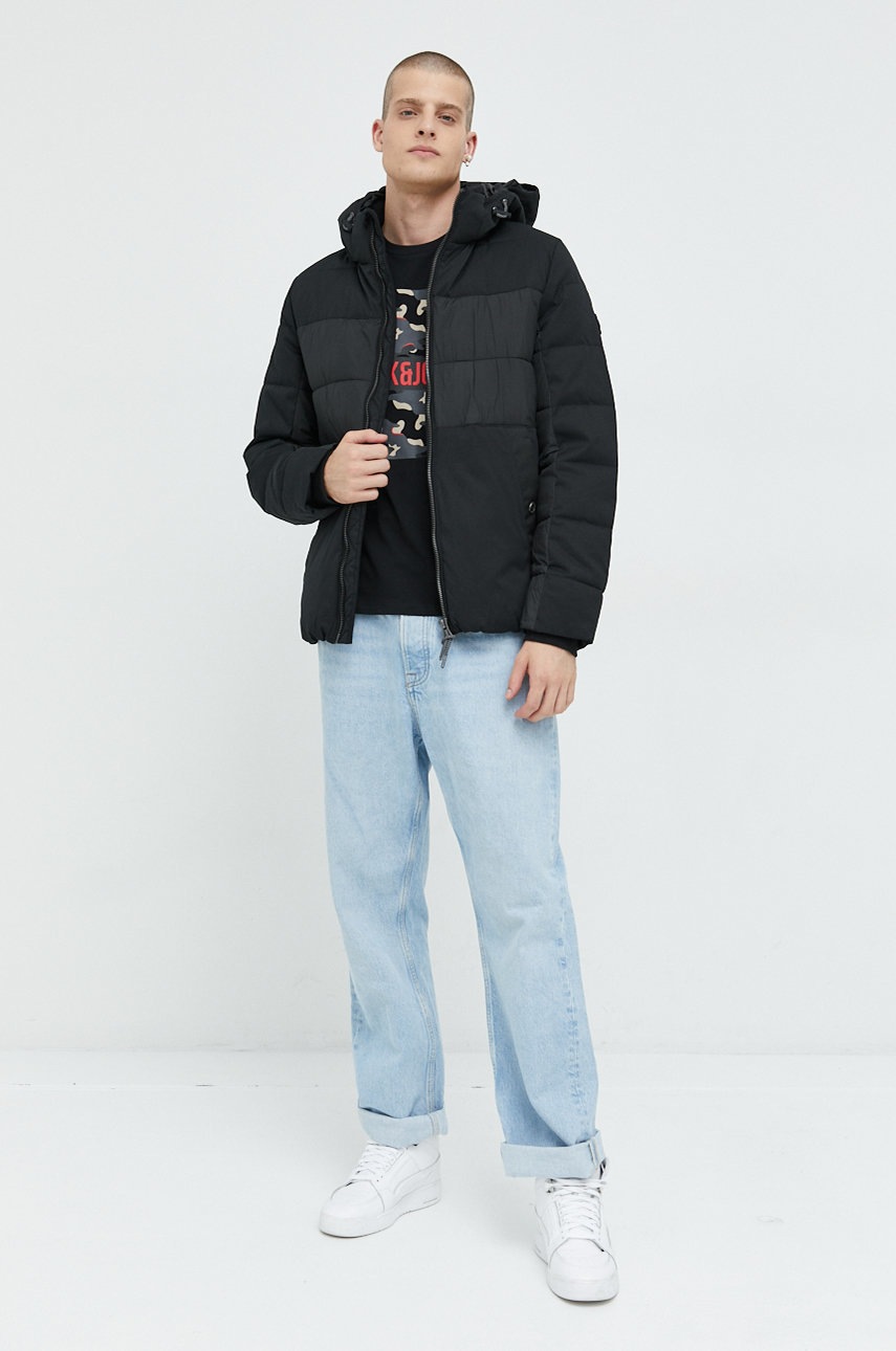 

Хлопковая футболка Jack & Jones цвет чёрный с принтом