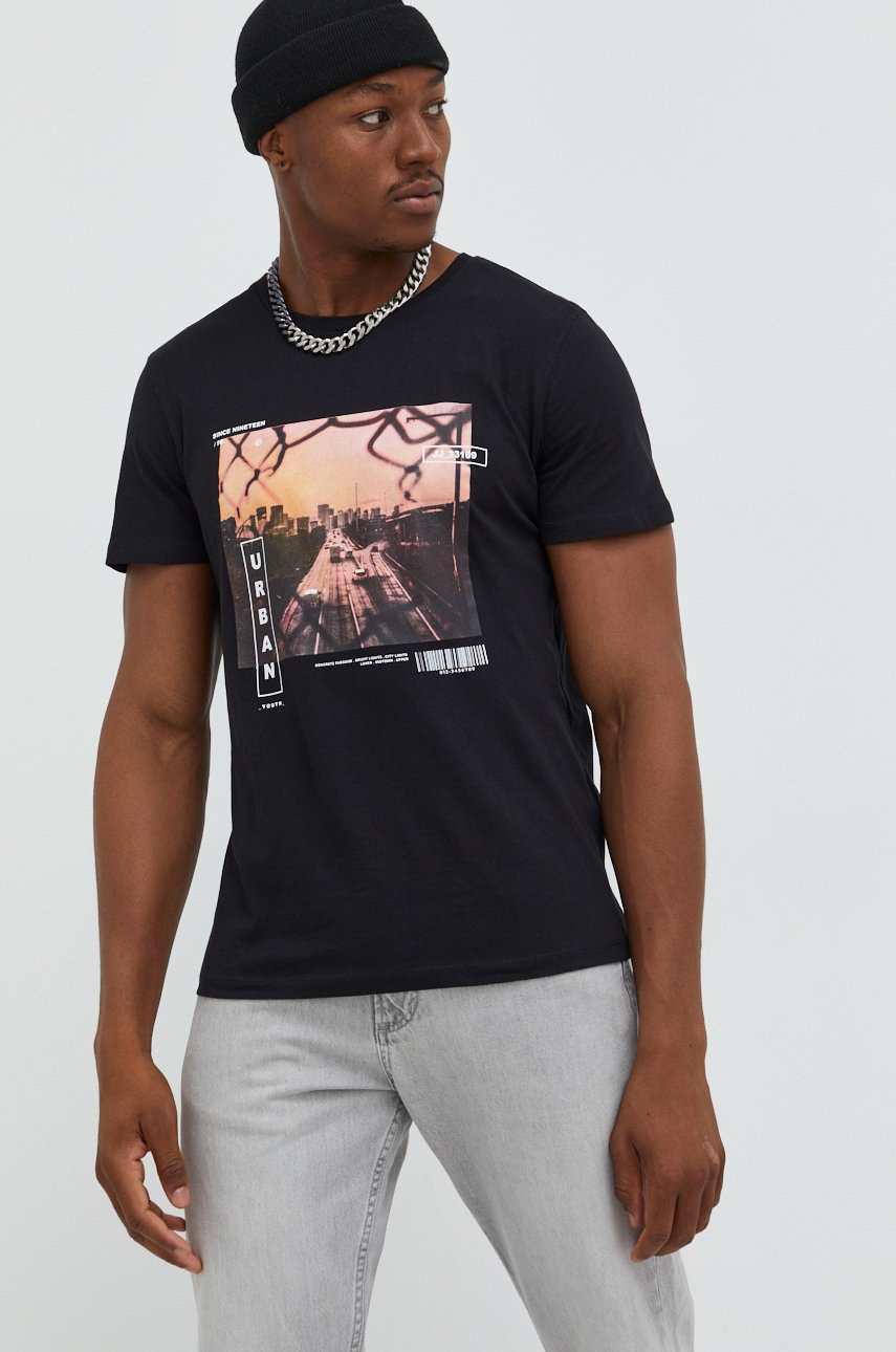 

Хлопковая футболка Jack & Jones цвет чёрный с принтом