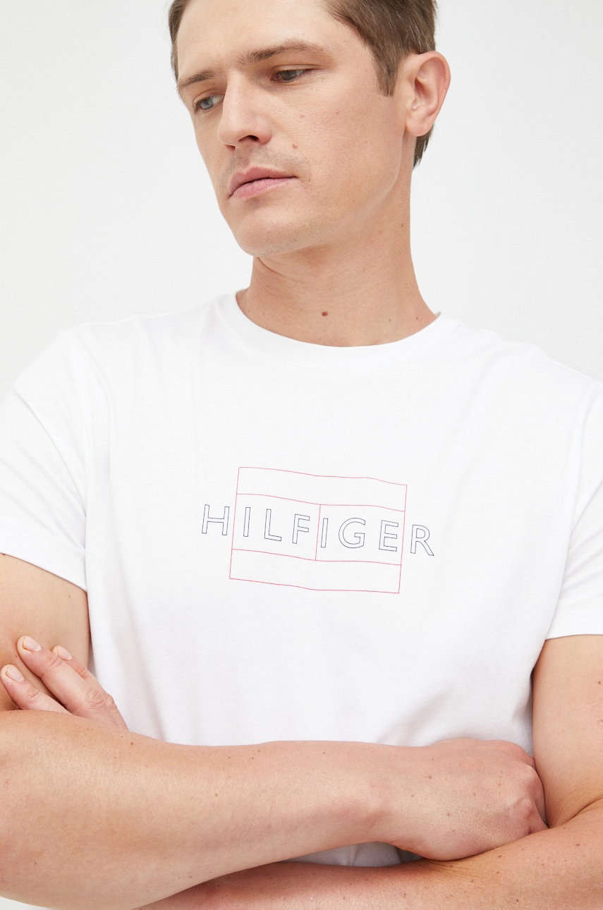 

Памучна тениска Tommy Hilfiger в бяло с принт, Бял