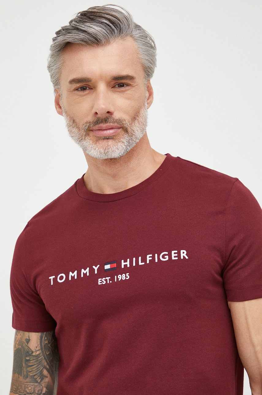 

Памучна тениска Tommy Hilfiger в бордо с апликация