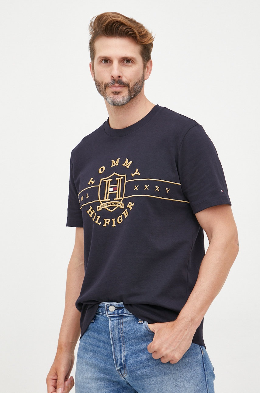 

Памучна тениска Tommy Hilfiger в тъмносиньо с апликация, Тъмносин