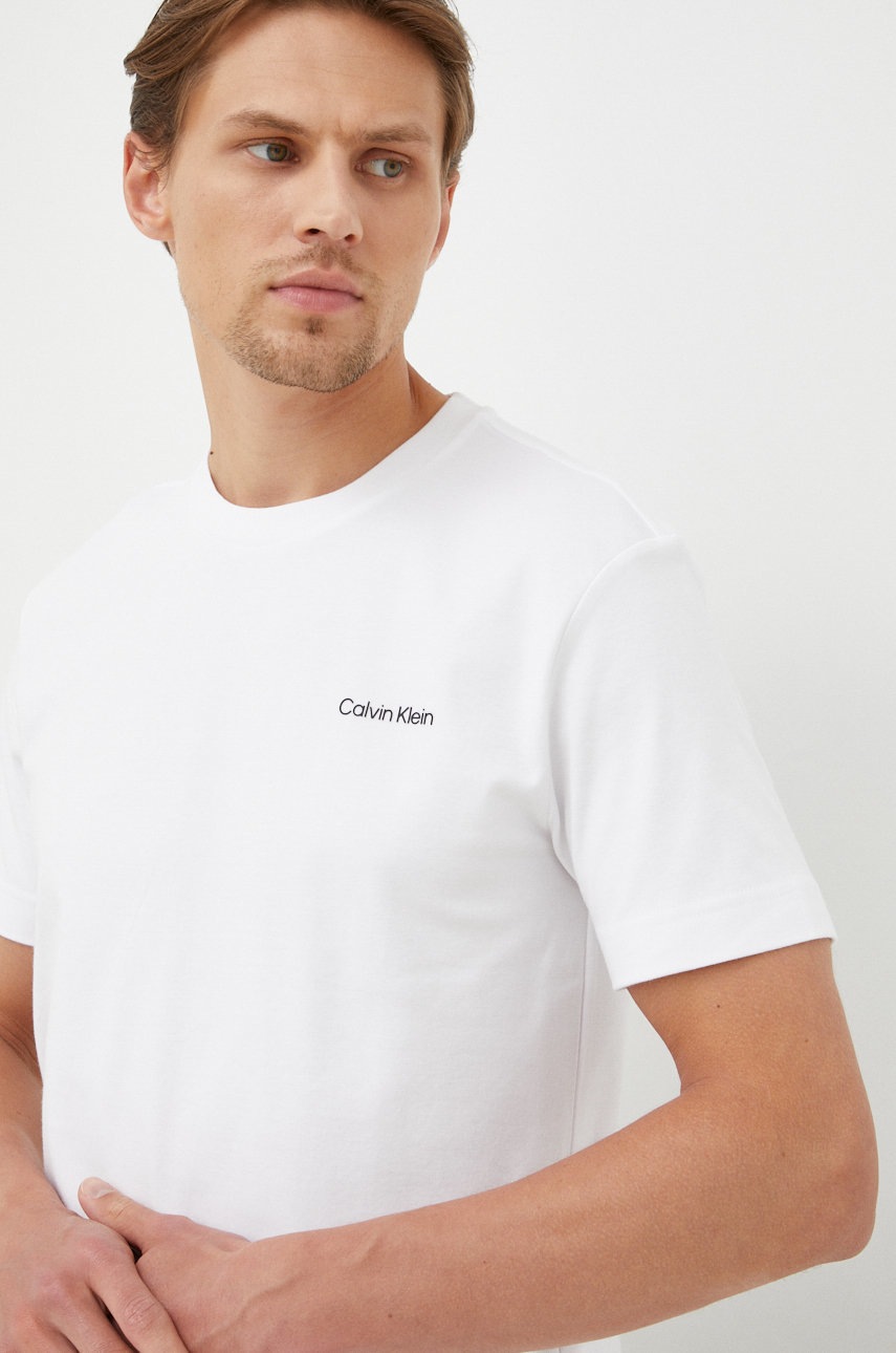 

Памучна тениска Calvin Klein в бяло с изчистен дизайн, Бял