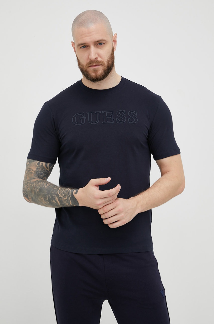 

Футболка Guess чоловічий колір синій з аплікацією