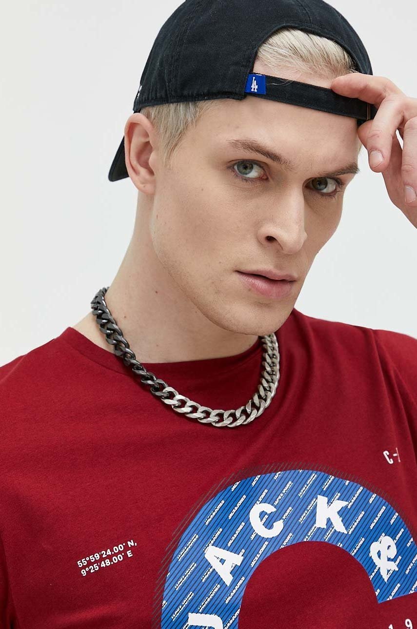 

Бавовняна футболка Jack & Jones колір бордовий з принтом