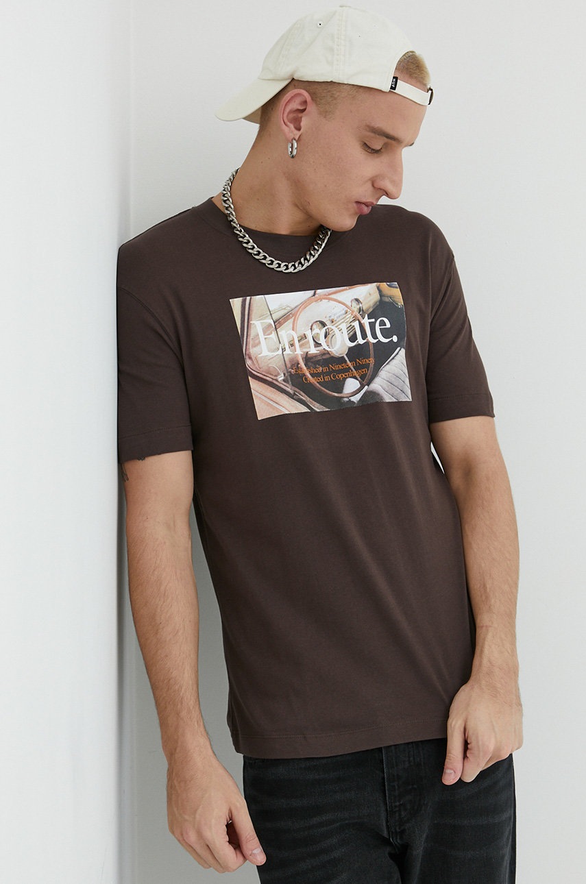 

Памучна тениска Jack & Jones в кафяво с принт, Кафяв