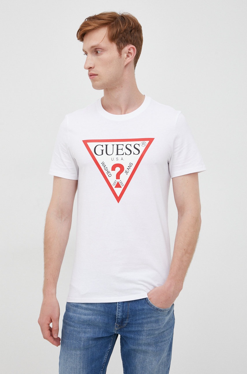 

Бавовняна футболка Guess колір білий з принтом
