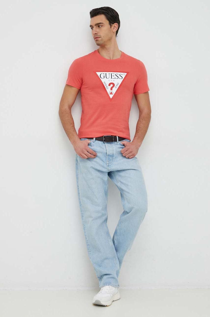 

Хлопковая футболка Guess цвет красный с принтом