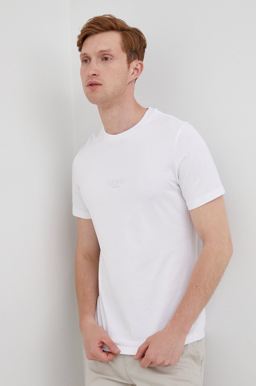 

Памучна тениска Guess в бяло с апликация, Бял
