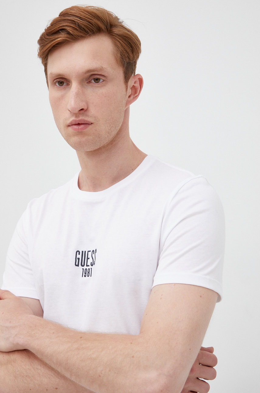 

Памучна тениска Guess в бяло с апликация, Бял