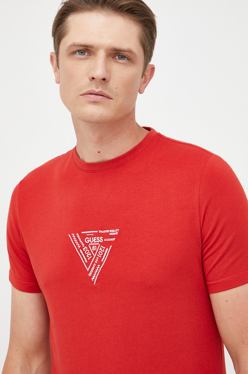 

Футболка Guess чоловічий колір червоний з принтом