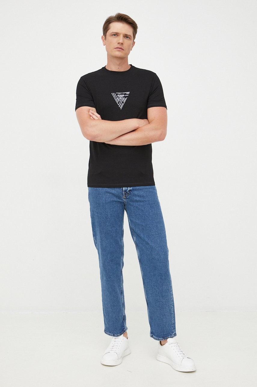 

Футболка Guess чоловічий колір чорний з принтом