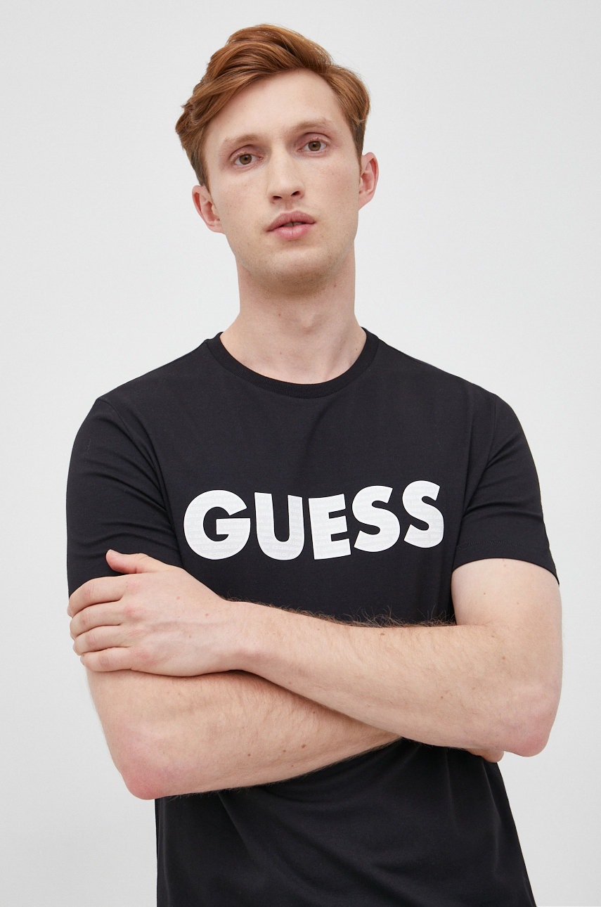 

Футболка Guess чоловічий колір чорний з принтом