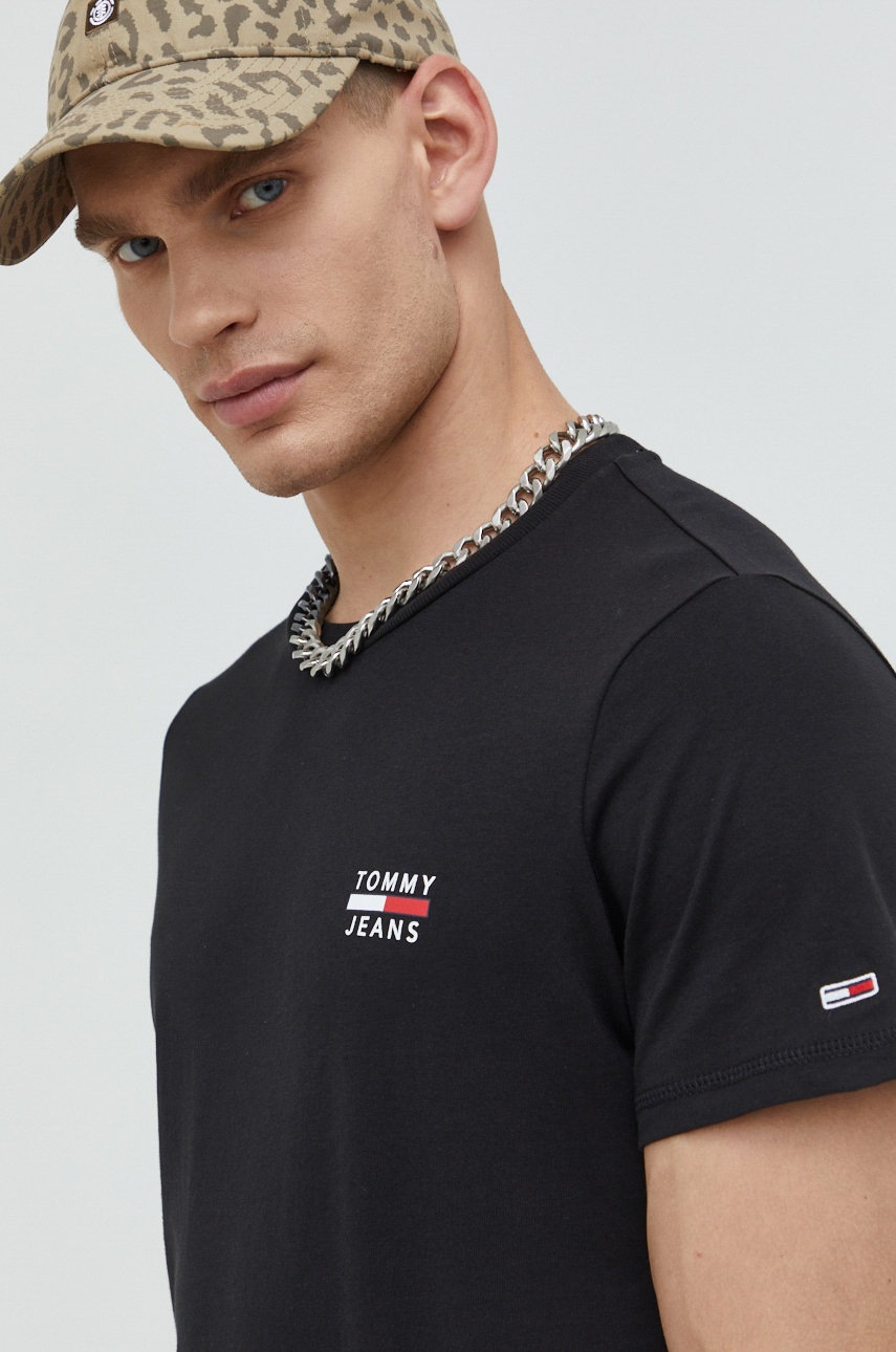 

Хлопковая футболка Tommy Jeans цвет чёрный с принтом