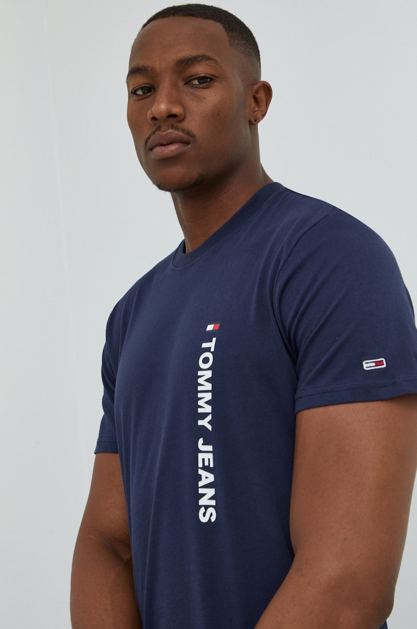 

Памучна тениска Tommy Jeans в тъмносиньо с принт, Тъмносин