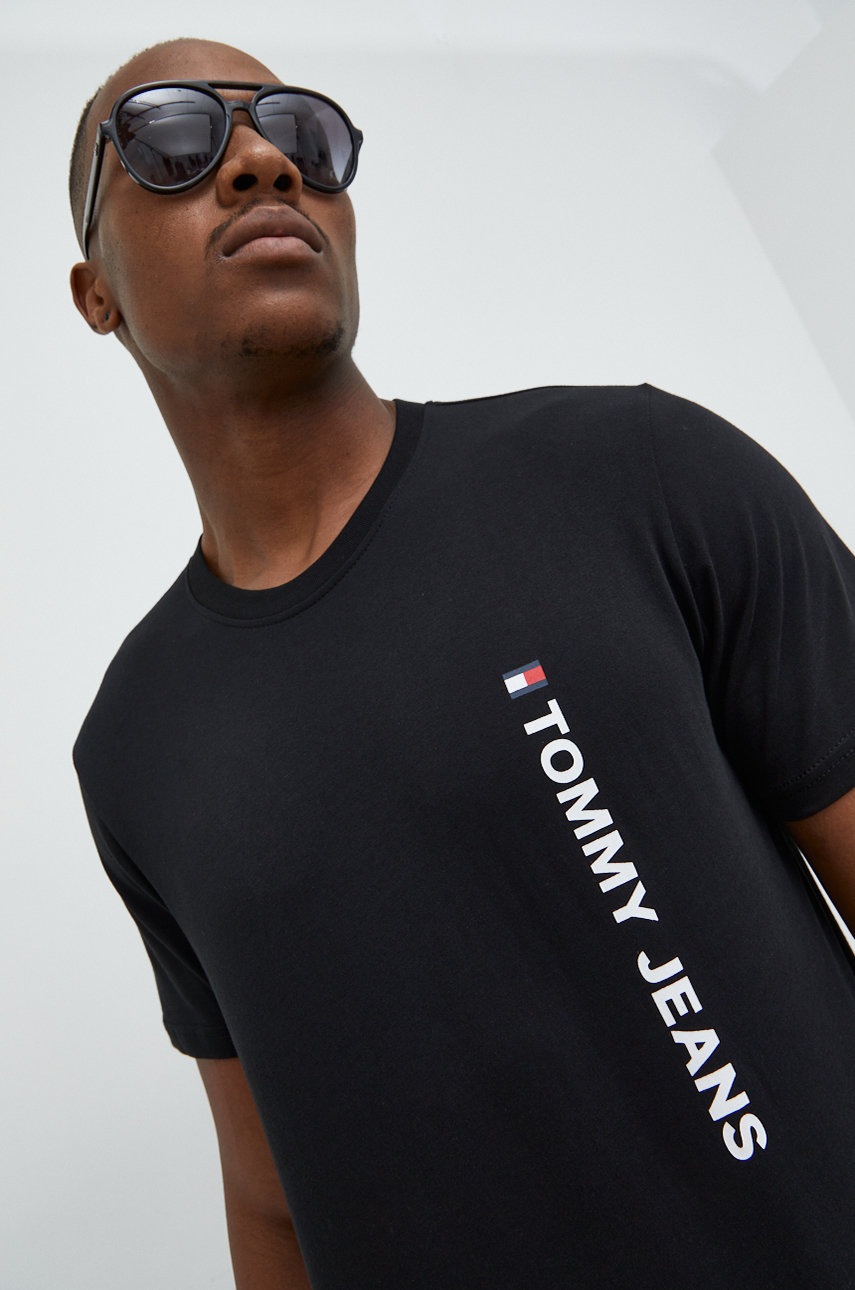 

Памучна тениска Tommy Jeans в черно с принт, Черен