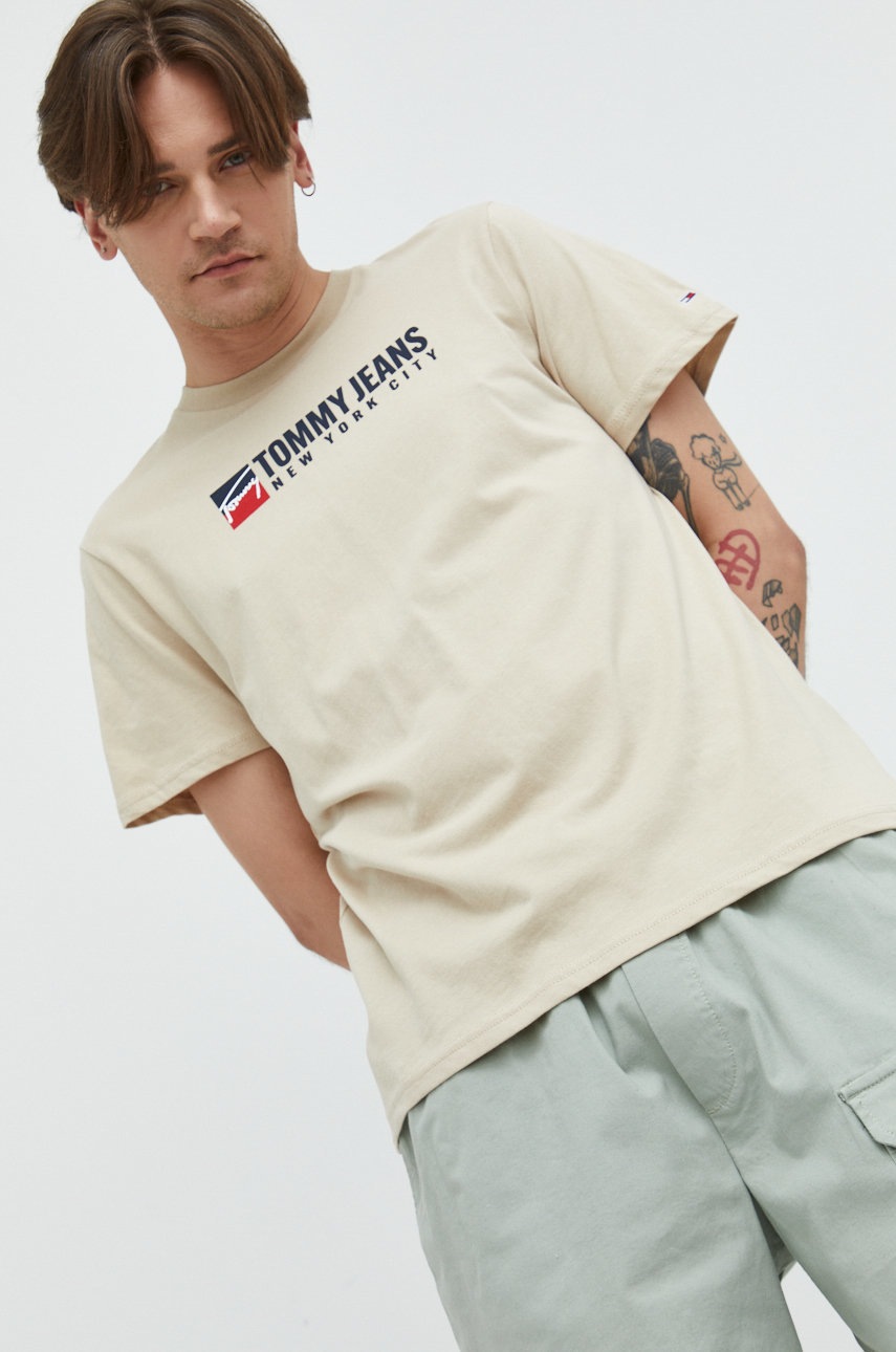 

Памучна тениска Tommy Jeans в бежово с принт, Бежов