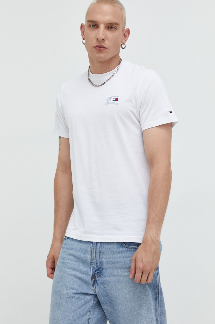 

Памучна тениска Tommy Jeans в бяло с апликация, Бял