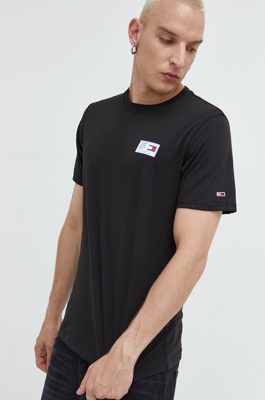 

Памучна тениска Tommy Jeans в черно с апликация, Черен