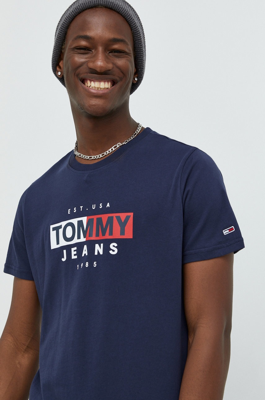 

Памучна тениска Tommy Jeans в тъмносиньо с принт, Тъмносин