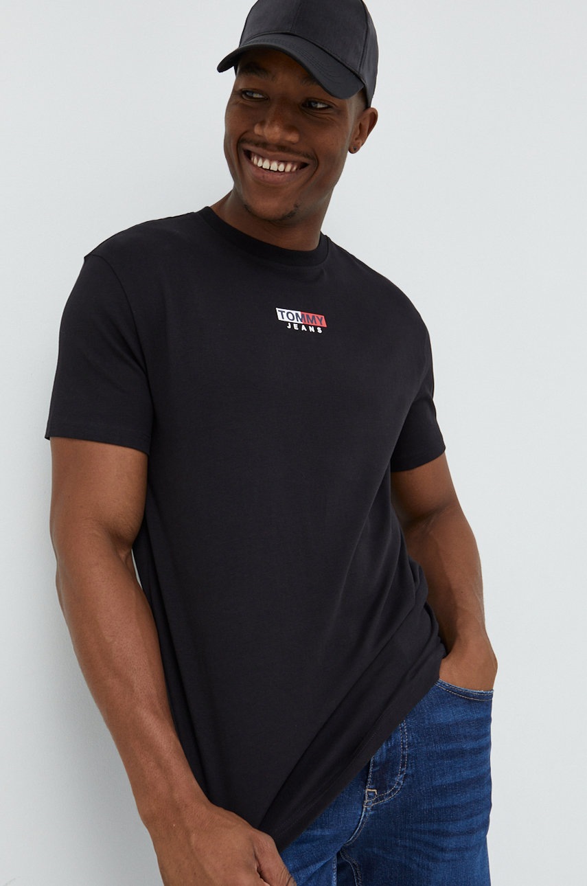 

Памучна тениска Tommy Jeans в черно с принт, Черен