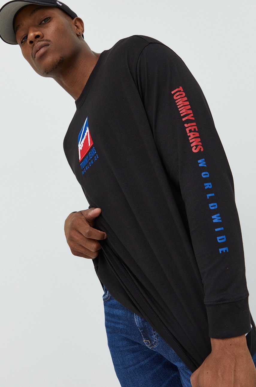 

Памучна блуза с дълги ръкави Tommy Jeans в черно с апликация, Черен