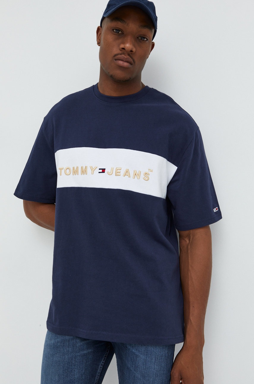 

Памучна тениска Tommy Jeans в тъмносиньо с апликация, Тъмносин