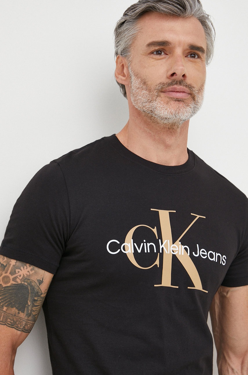 

Памучна тениска Calvin Klein Jeans в черно с принт, Черен