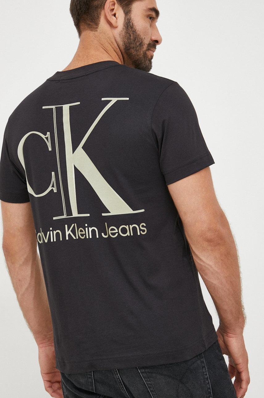 

Памучна тениска Calvin Klein Jeans в черно с апликация, Черен