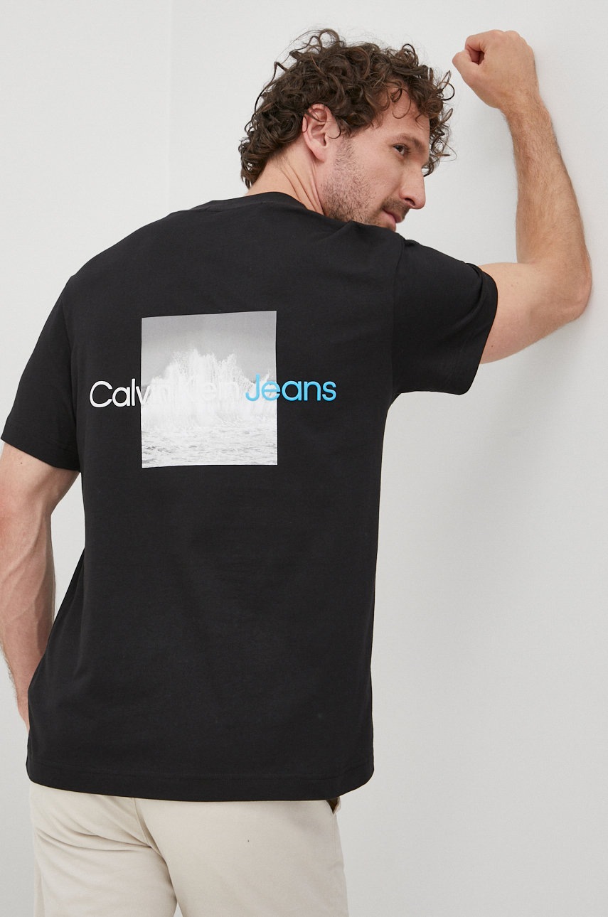 

Памучна тениска Calvin Klein Jeans в черно с принт, Черен