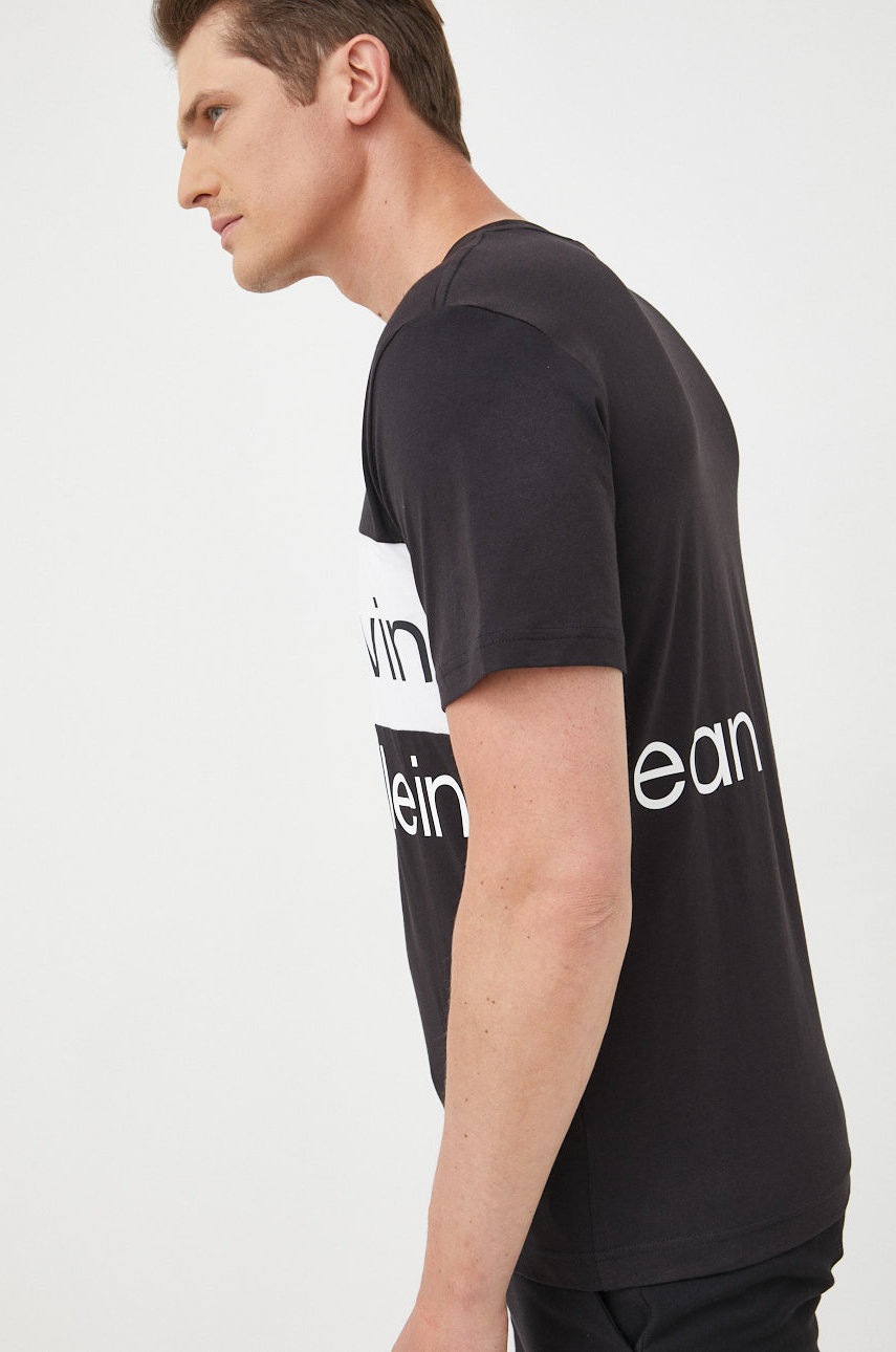 

Памучна тениска Calvin Klein Jeans в черно с принт, Черен