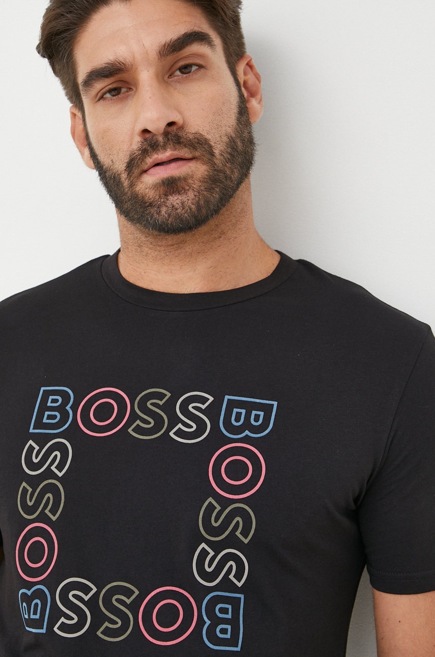 

Памучна тениска BOSS Boss Casual в черно с принт, Черен