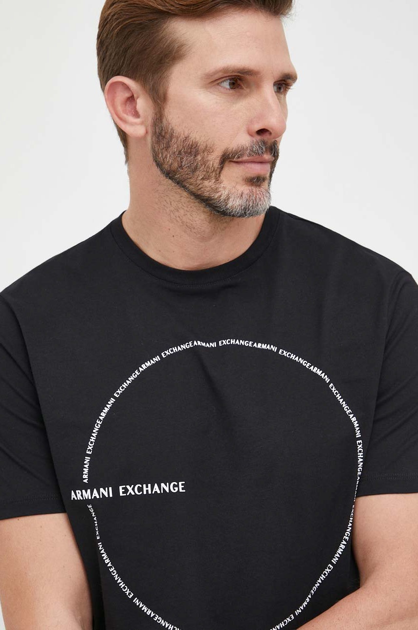 

Памучна тениска Armani Exchange в черно с принт, Черен