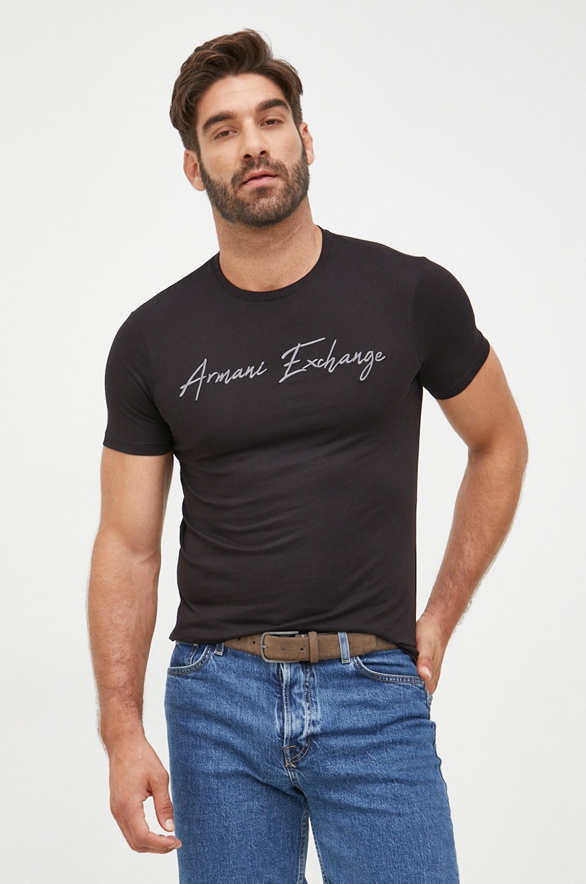 

Хлопковая футболка Armani Exchange цвет чёрный с аппликацией