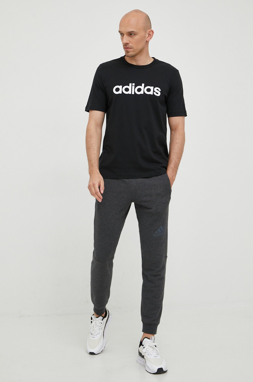 

Бавовняна футболка adidas колір чорний з принтом
