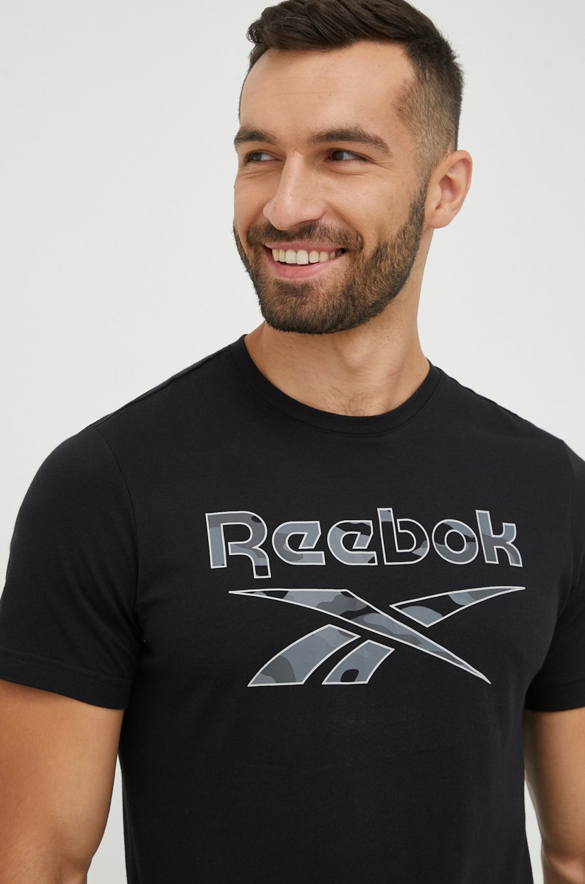 

Хлопковая футболка Reebok цвет чёрный с принтом