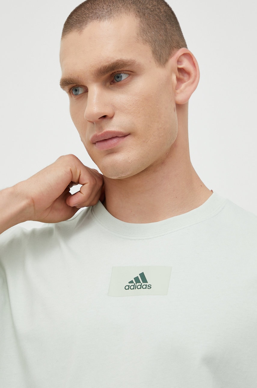 

Хлопковая футболка adidas цвет зелёный с принтом